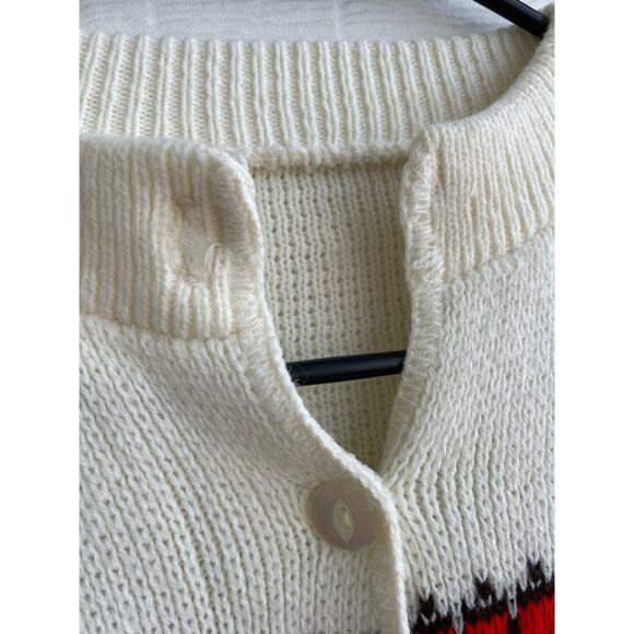 70's fair aisle knit poncho white, red and gold.  Costume or Retro - Picture 7 of 9